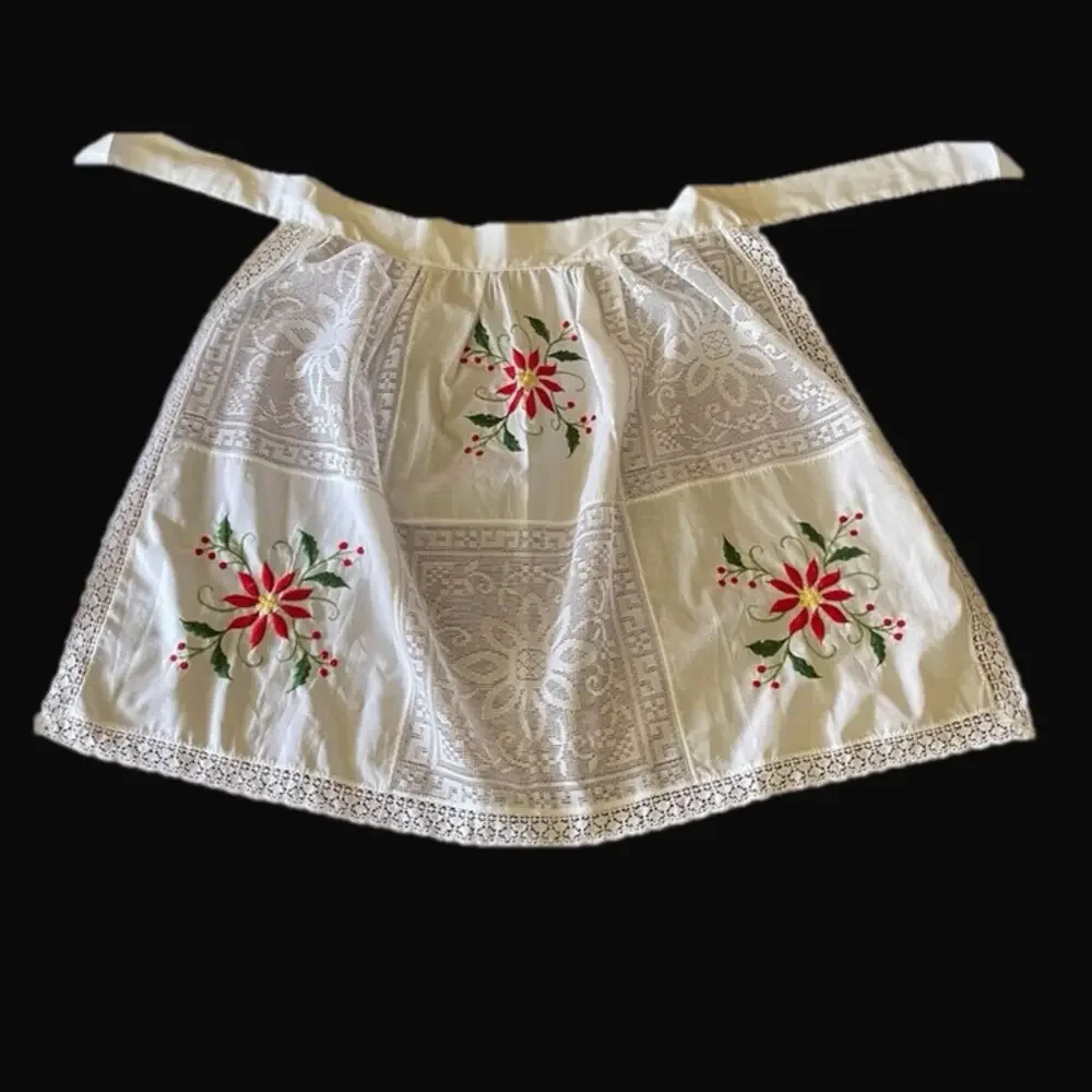 Vintage White Lace Poinsettia Embroidered Apron